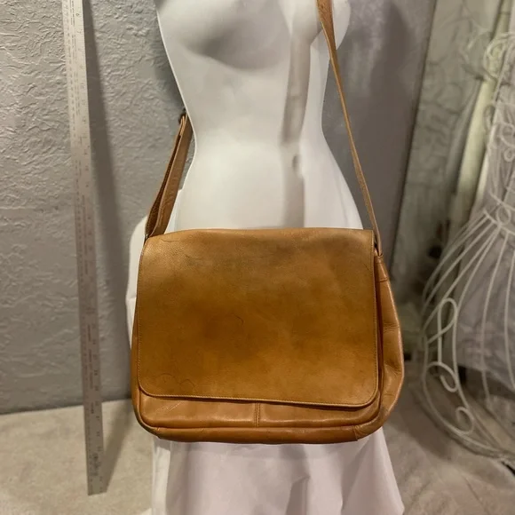 Classic Tan Leather Crossbody Messenger Bag - Picture 1 of 9